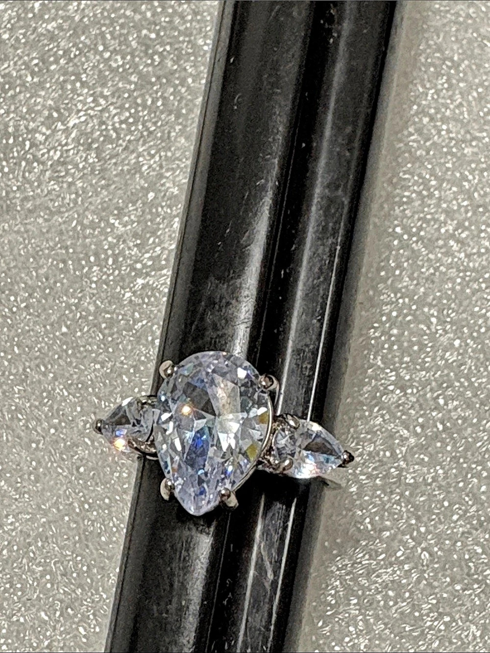 Teardrop Statement Ring in Silver Like New. 9